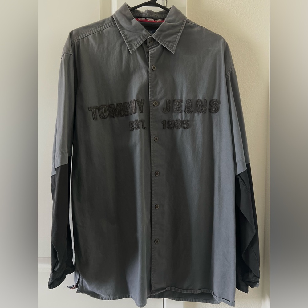 Vintage Tommy Jeans Gray Button-Up Shirt EST. 1985